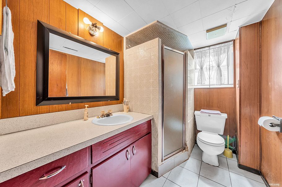580 W 64th Avenue Vancouver, BC - 31