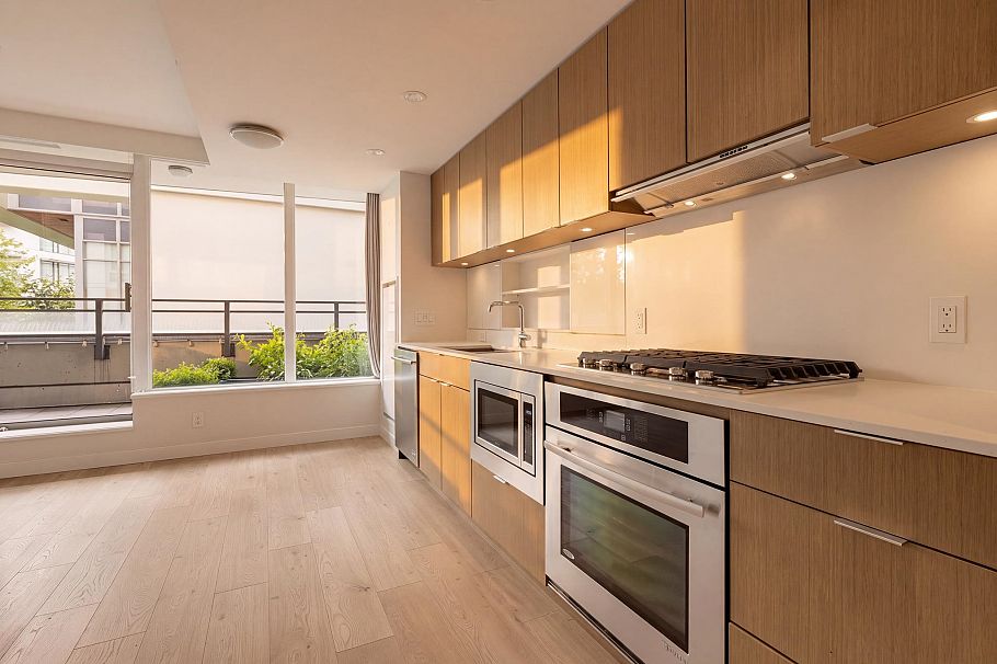 203 111 E 1st Avenue Vancouver, BC - 3