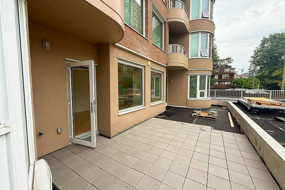 101 1845 Robson Street Vancouver, BC - 1