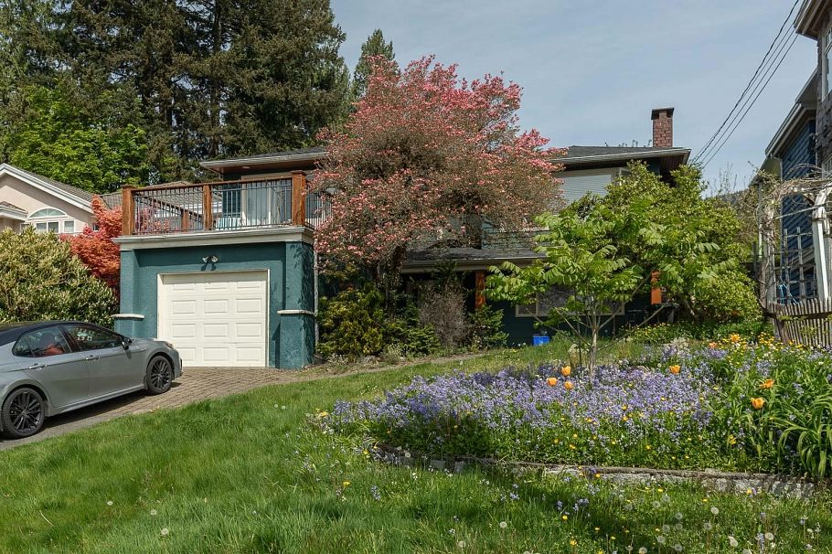 164 E Carisbrooke Road North Vancouver, BC - 1