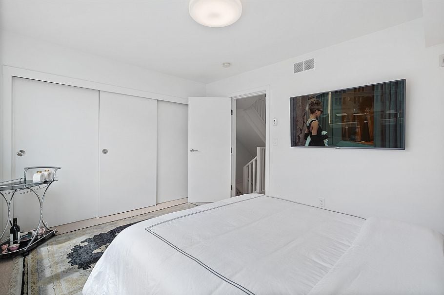 207 649 E 3 Street North Vancouver, BC - 18