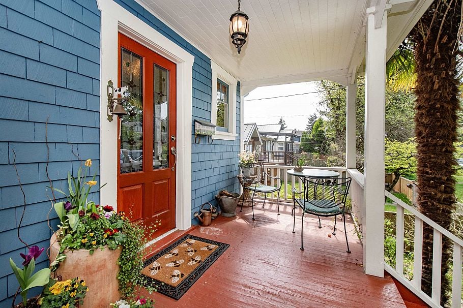 1560 Macgowan Avenue North Vancouver, BC - 2
