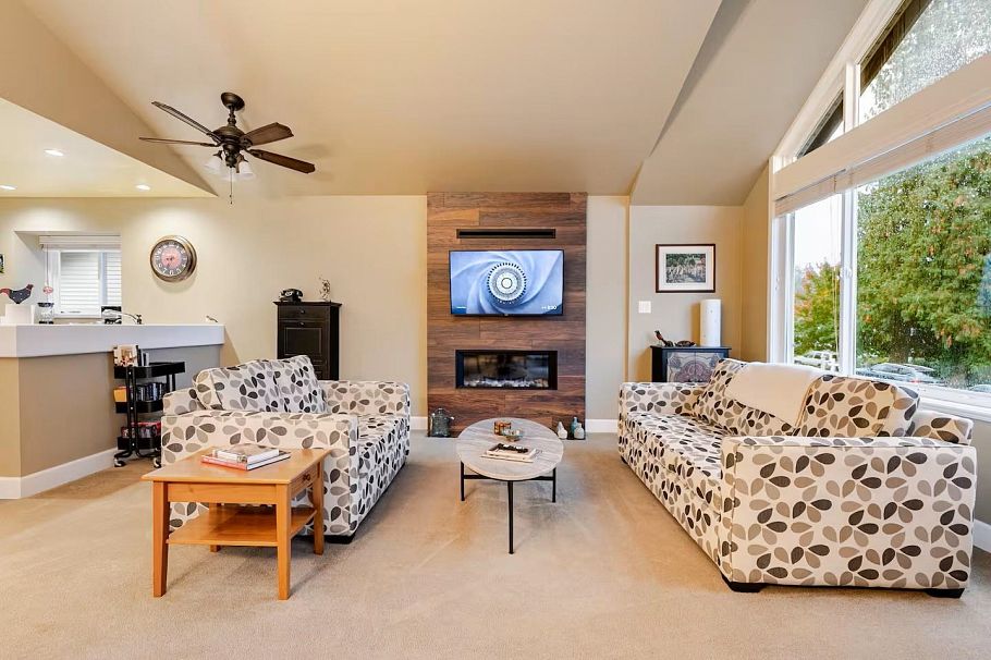 336 E 26th Street North Vancouver, BC - 3