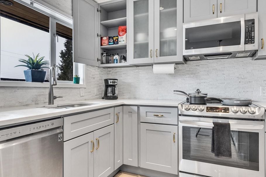 409 W 27th Street North Vancouver, BC - 16