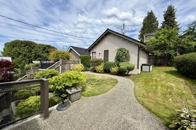 336 E 26th Street North Vancouver, BC - 40