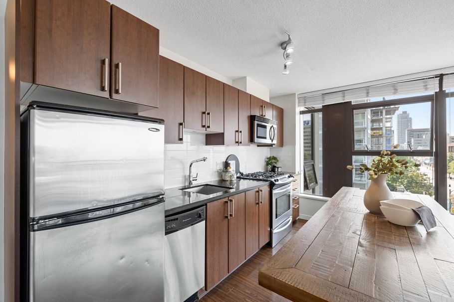 707 1068 W Broadway Vancouver, BC - 17