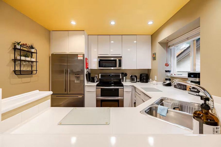 336 E 26th Street North Vancouver, BC - 6