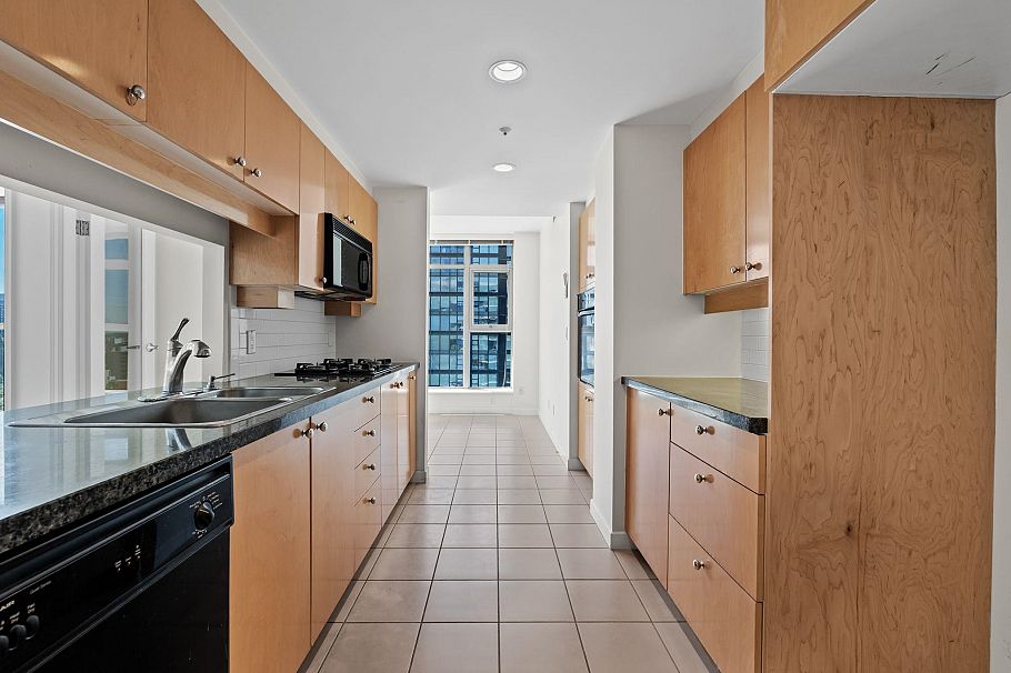1803 1710 Bayshore Drive Vancouver, BC - 5