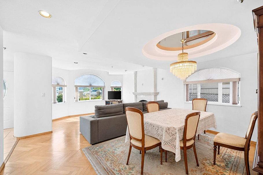 3423 E 24th Avenue Vancouver, BC - 5
