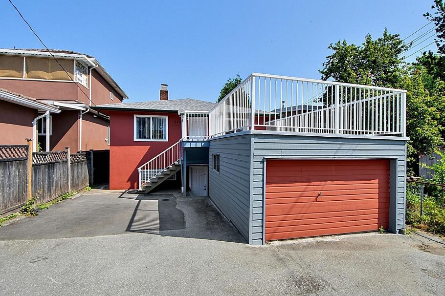 2216 E 41st Avenue Vancouver, BC - 31