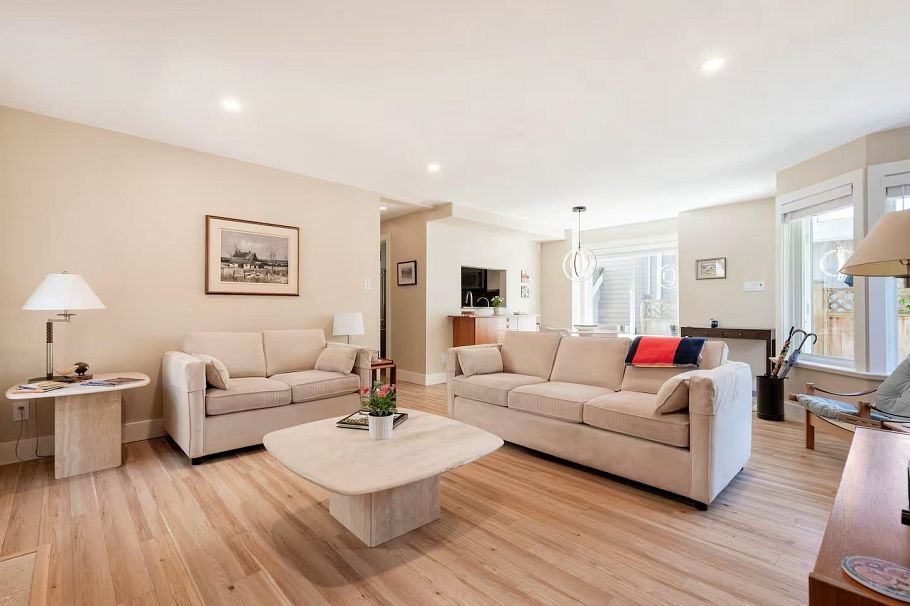 336 E 26th Street North Vancouver, BC - 20