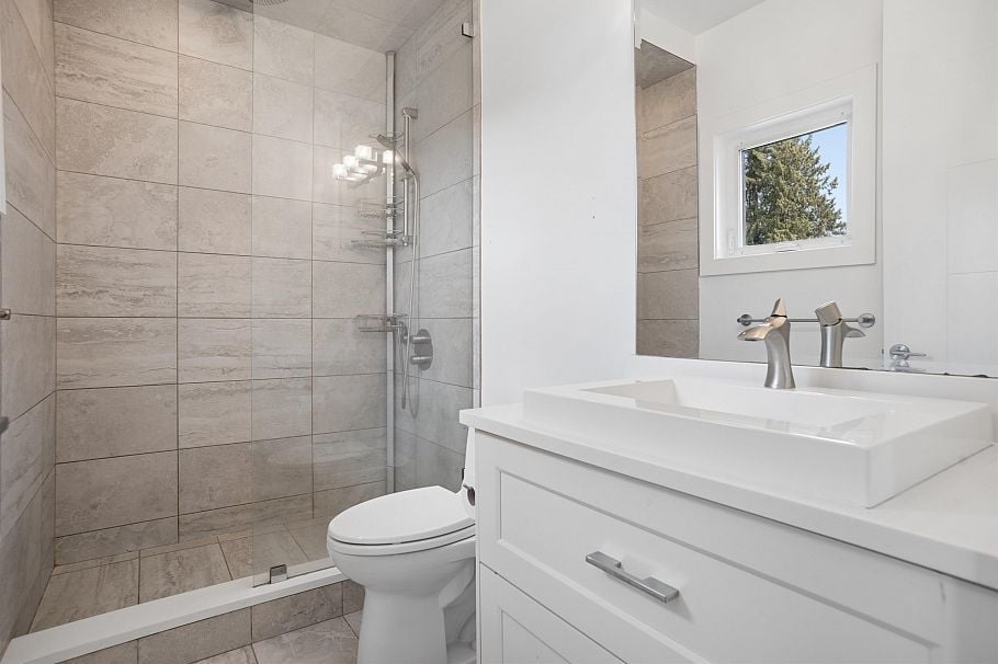 2020 Carson Court North Vancouver, BC - 28