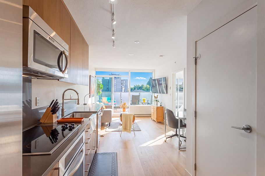 463 250 E 6 Street Vancouver, BC - 9