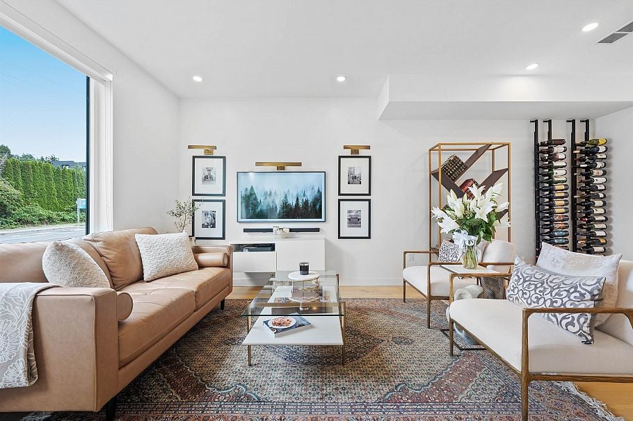 207 649 E 3 Street North Vancouver, BC - 3