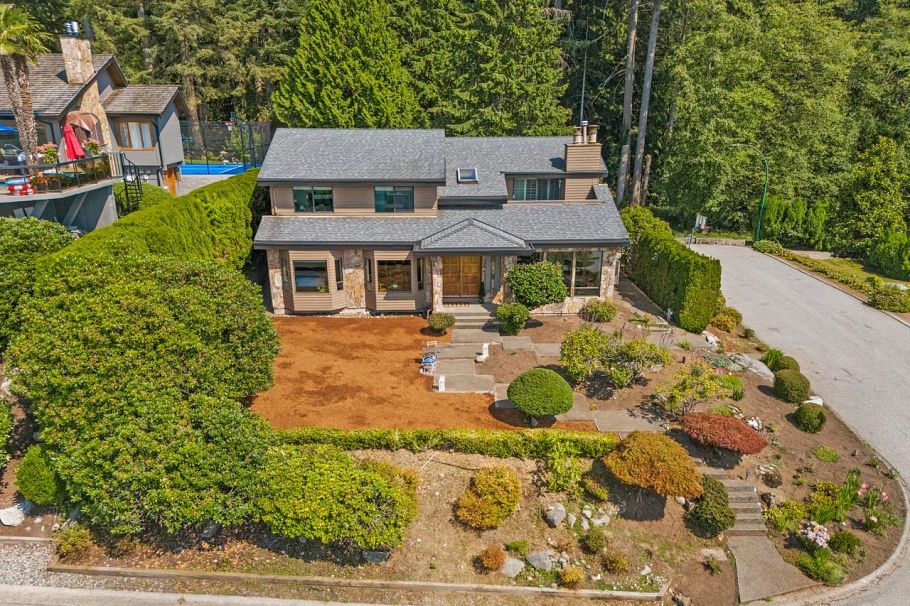2008 Blairview Avenue North Vancouver, BC - 1