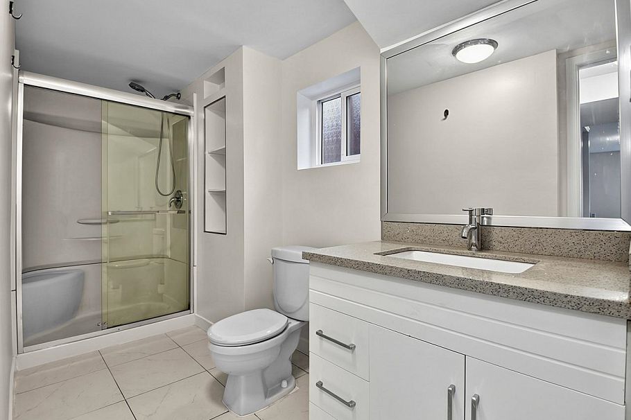 2216 E 41st Avenue Vancouver, BC - 10