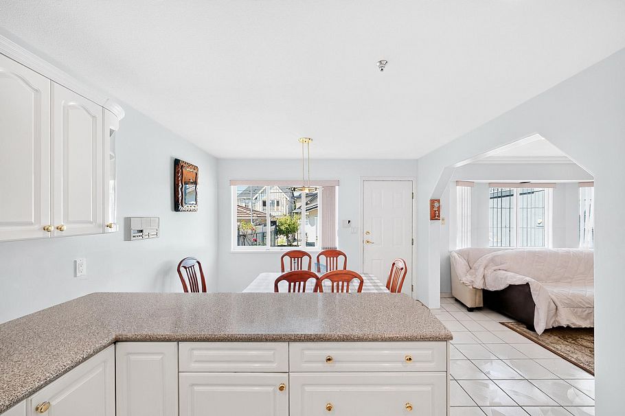 3423 E 24th Avenue Vancouver, BC - 8