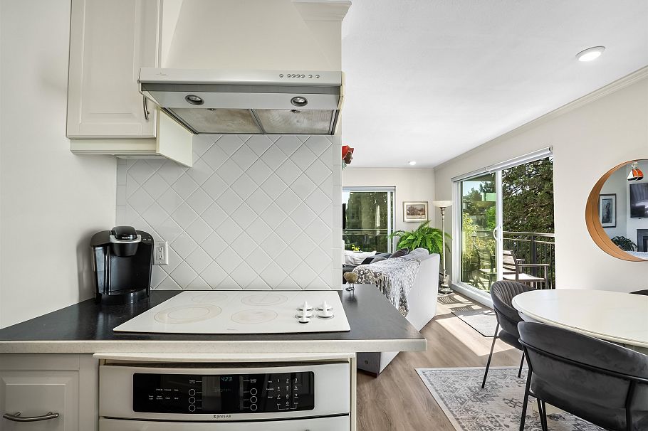 202 134 W 20th Street North Vancouver, BC - 16