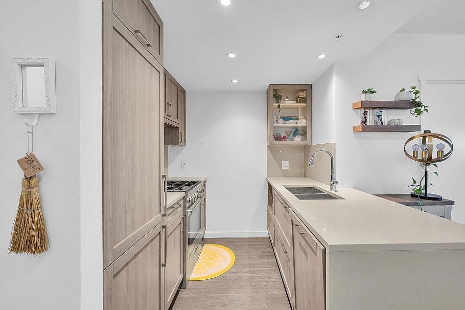504 5598 Ormidale Street Vancouver, BC - 1