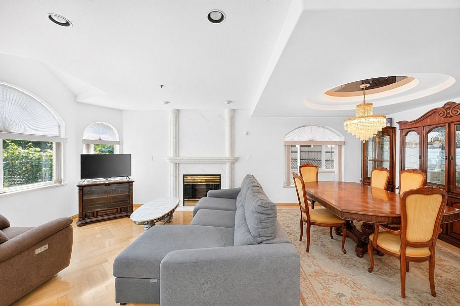 3423 E 24th Avenue Vancouver, BC - 4