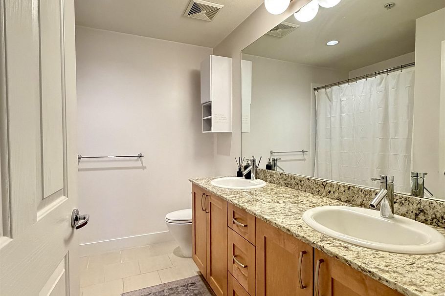 318 1111 E 27th Street North Vancouver, BC - 4