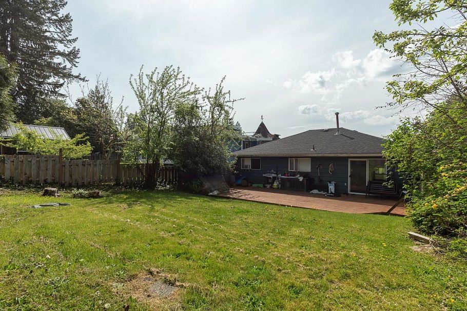 164 E Carisbrooke Road North Vancouver, BC - 22