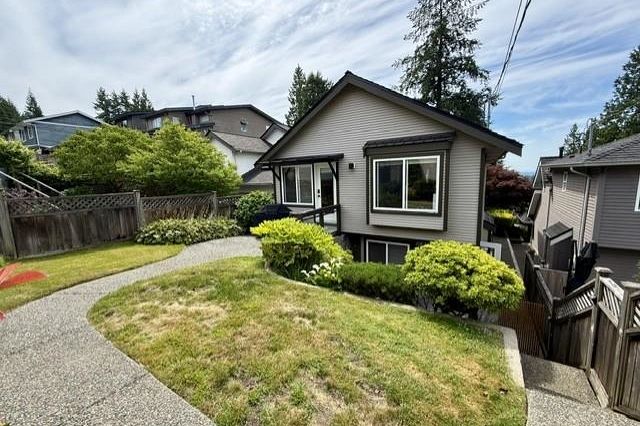 336 E 26th Street North Vancouver, BC - 37