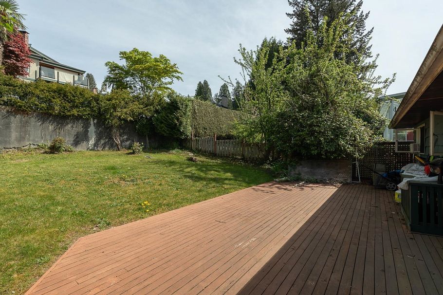 164 E Carisbrooke Road North Vancouver, BC - 19