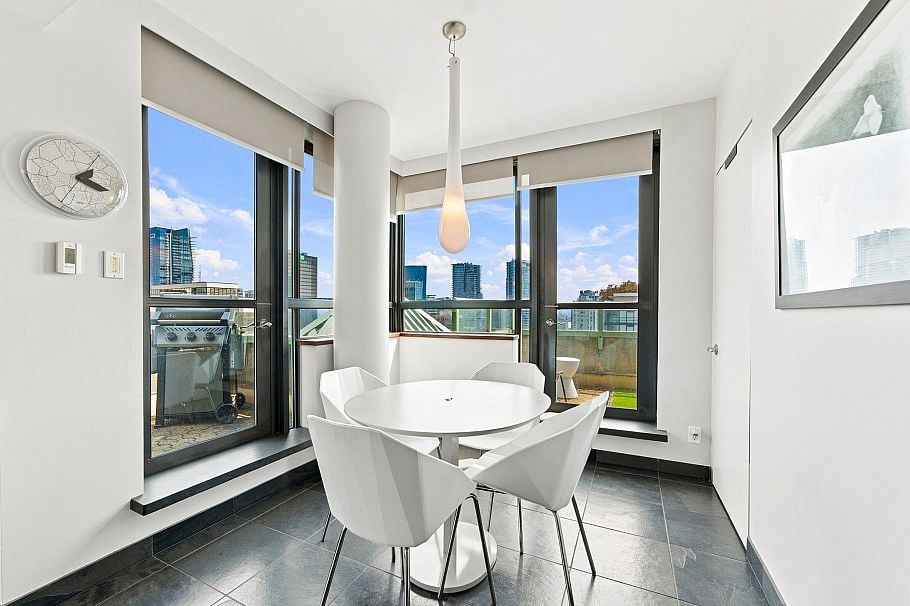 2301 909 Burrard Street Vancouver, BC - 14