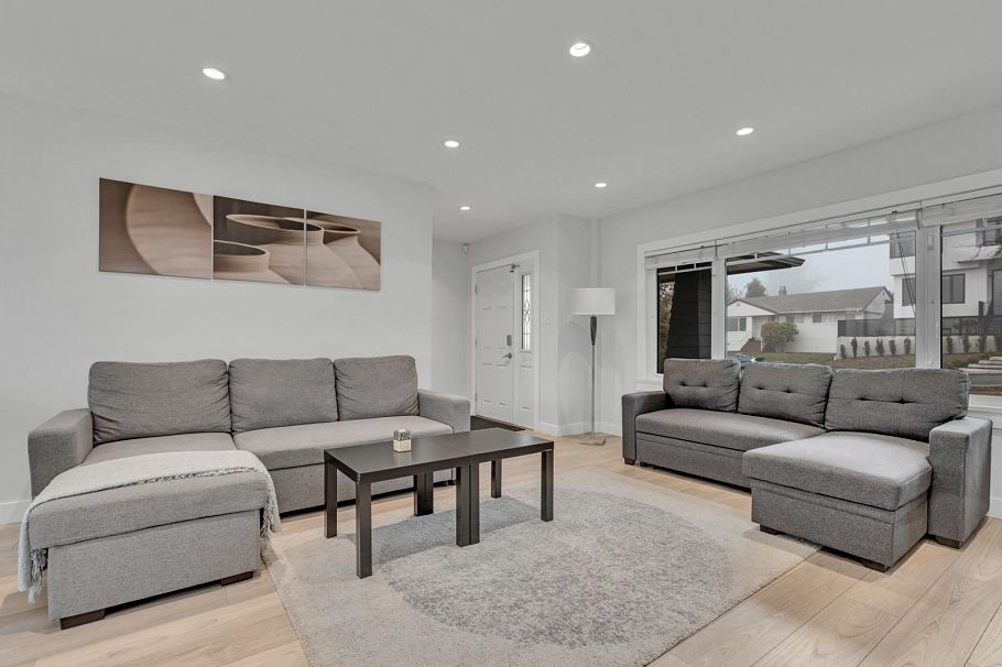 409 W 27th Street North Vancouver, BC - 12