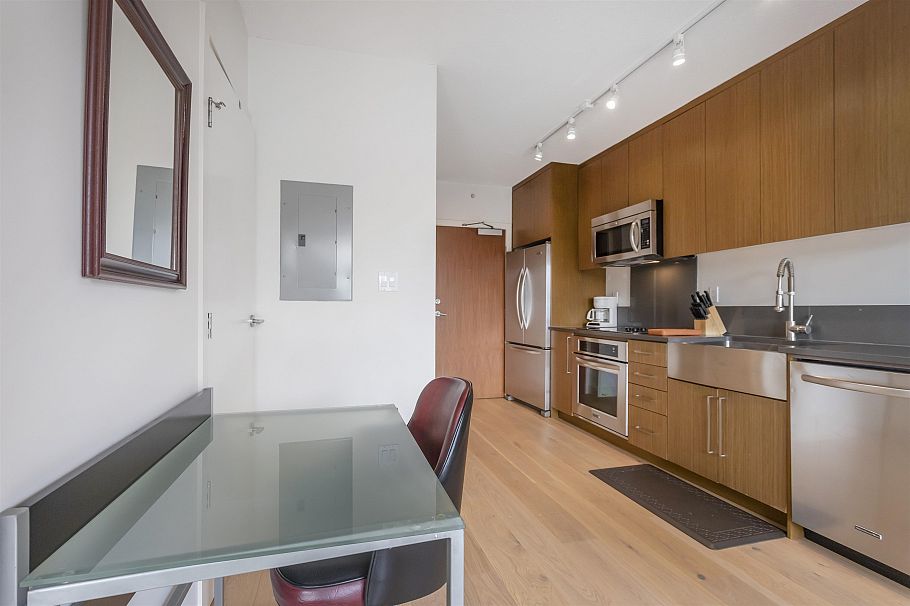 463 250 E 6 Street Vancouver, BC - 5