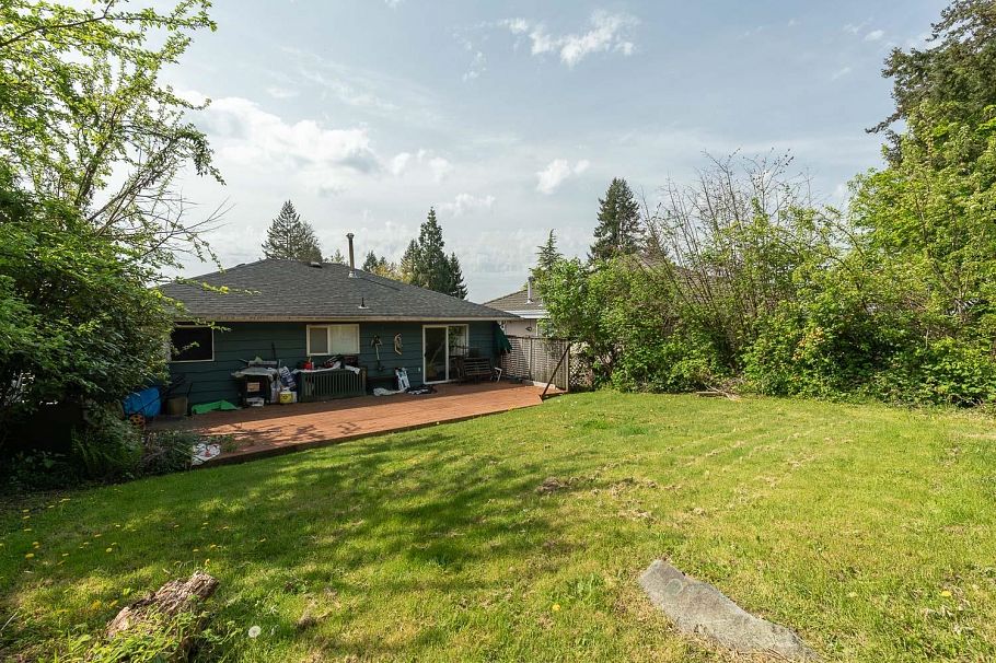 164 E Carisbrooke Road North Vancouver, BC - 21