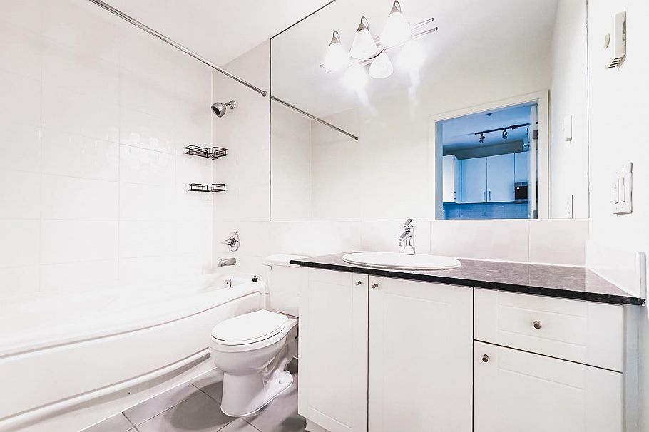 210 3651 Foster Avenue Vancouver, BC - 9