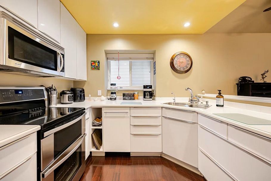 336 E 26th Street North Vancouver, BC - 5