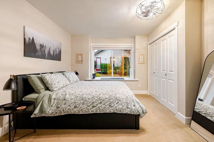 336 E 26th Street North Vancouver, BC - 11