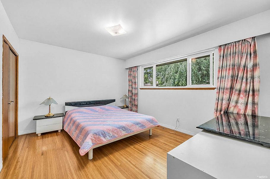 580 W 64th Avenue Vancouver, BC - 15