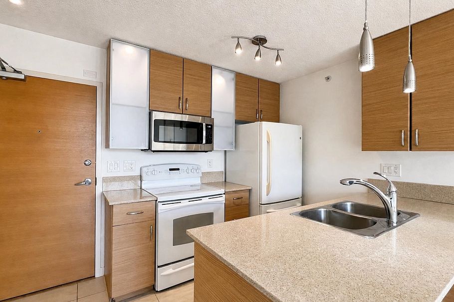 908 977 Mainland Street Vancouver, BC - 10