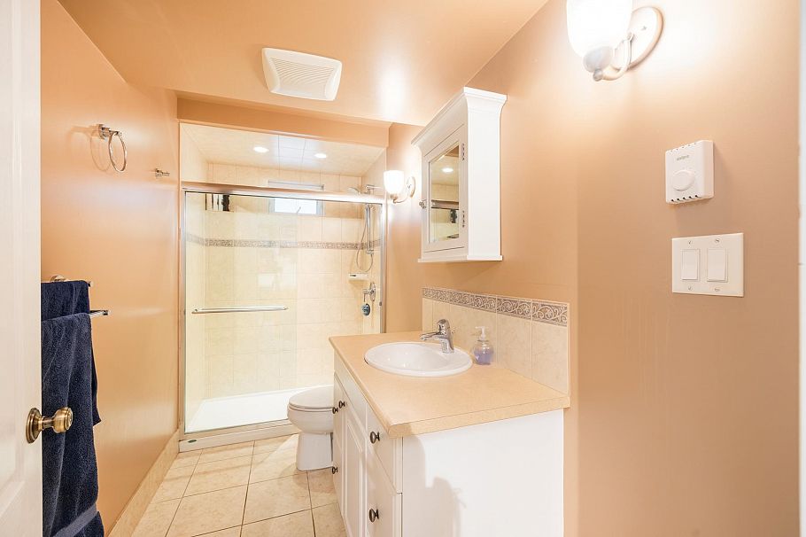 4337 W 15th Avenue Vancouver, BC - 32