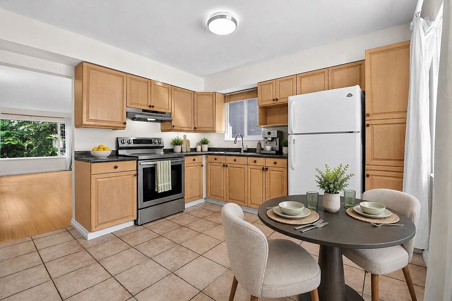 2216 E 41st Avenue Vancouver, BC - 24
