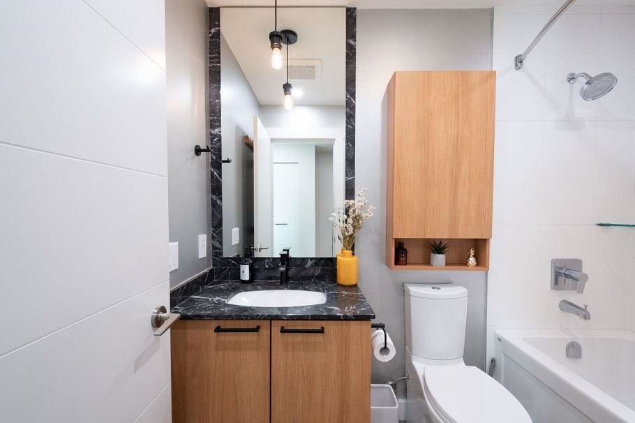 417 733 W 14th Street North Vancouver, BC - 31