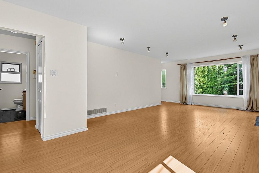 2216 E 41st Avenue Vancouver, BC - 17
