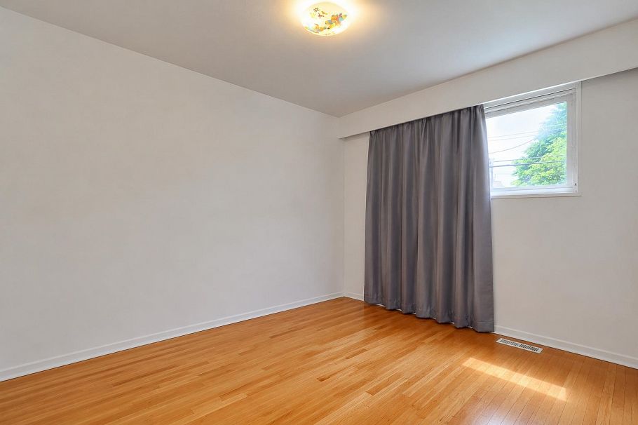 1743 E 49th Avenue Vancouver, BC - 7