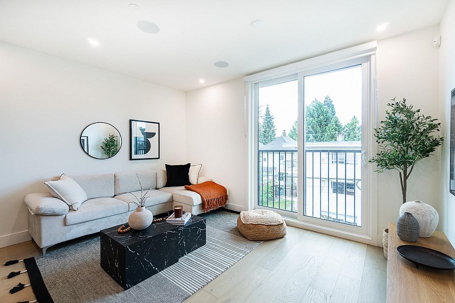 123 1552 E 3rd Avenue Vancouver, BC - 2