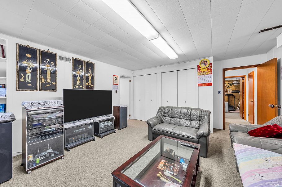 580 W 64th Avenue Vancouver, BC - 13