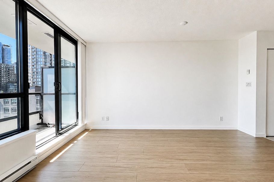 908 977 Mainland Street Vancouver, BC - 2