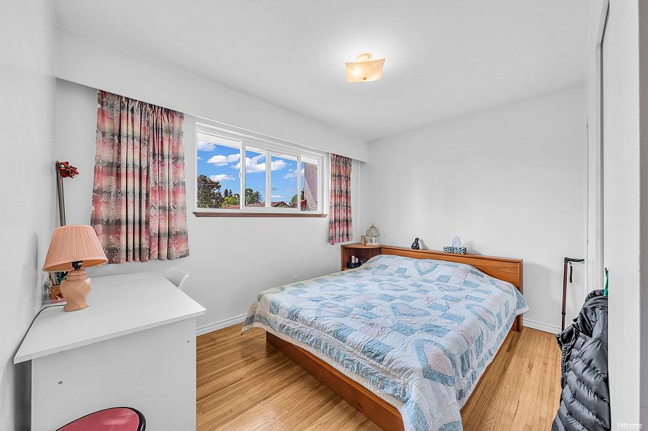 580 W 64th Avenue Vancouver, BC - 17