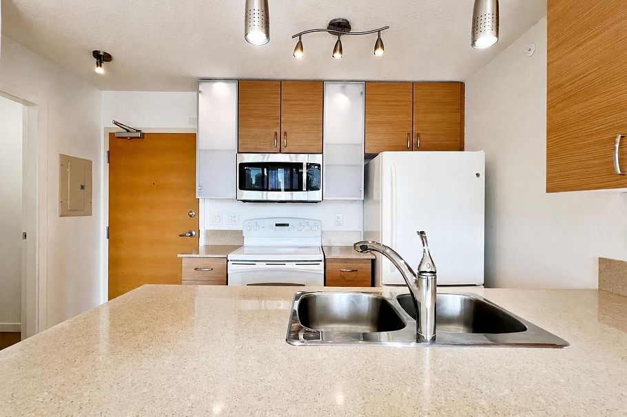 908 977 Mainland Street Vancouver, BC - 9