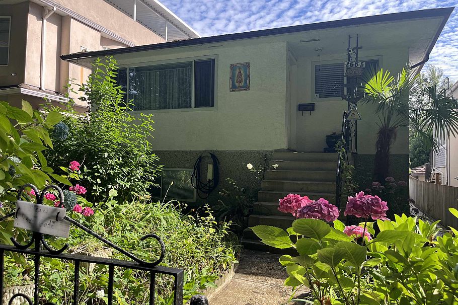 2665 Ward Street Vancouver, BC - 1