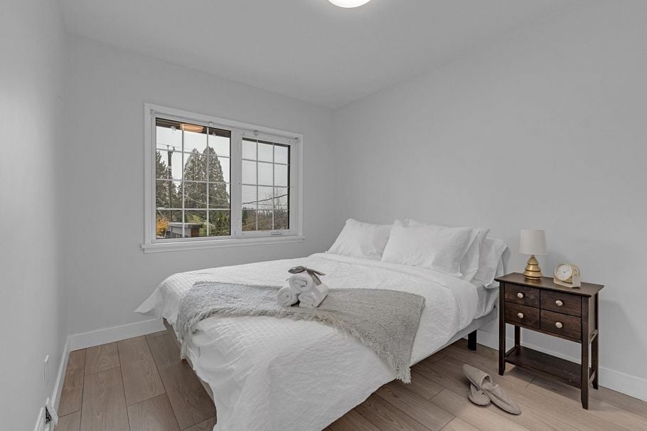 409 W 27th Street North Vancouver, BC - 26