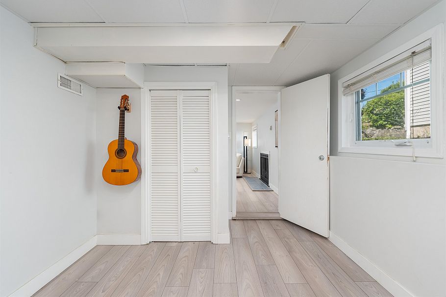 409 W 27th Street North Vancouver, BC - 33